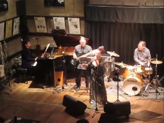 夕べ11/22（土）はボーカルMANAのチャリティーライブで...